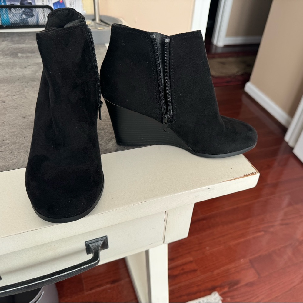 Soda Wedged Boots Size 6